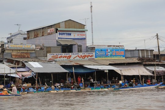Cà[-]Mau:[-]Độc[-]đáo[-]cảnh[-]lấy[-]sông[-]làm[-]mặt[-]tiền[-]nhà